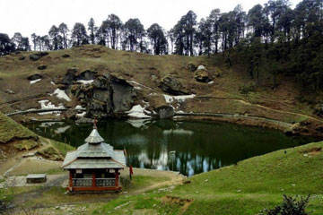 Tirthan Valley to Shoja via Jalori Pass